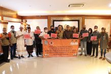 Ringankan Beban Korban Bencana, Wali Kota Jaya Negara Serahkan Bantuan Pasca Bencana Denpasar