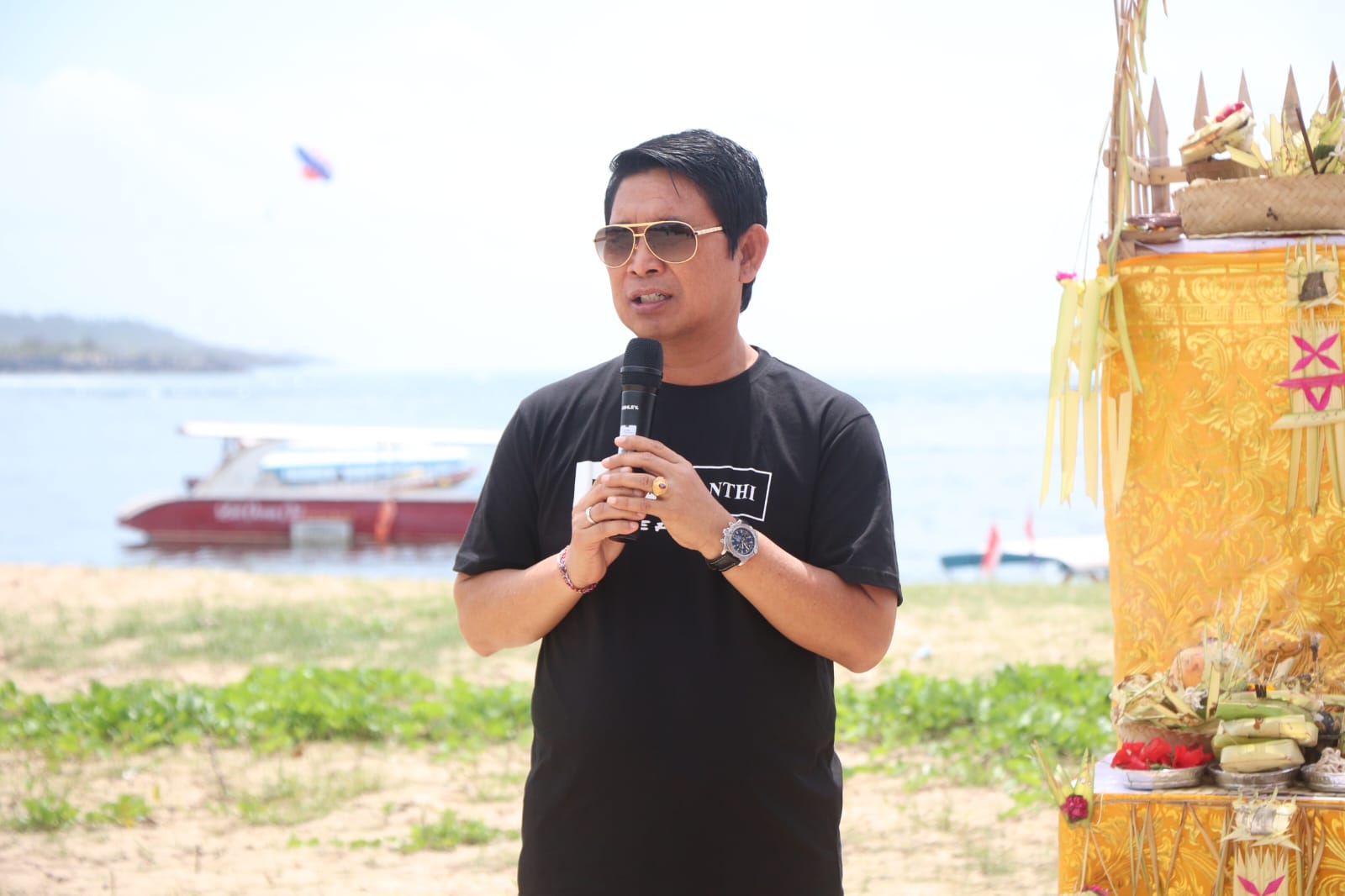 Sekda Adi Arnawa membuka Lomba Layang-Layang Rojali Kite Festival di Pantai The Sakala Resort Bali, Tanjung Benoa, Kuta Selatan, Sabtu (17/9/2022). Sumber Foto : Istimewa
