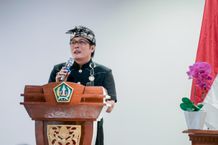Bupati Giri Prasta Hadiri Paruman Sulinggih Sosialisasi Buku Pedoman Pediksan MGPSSR Kabupaten Tabanan Bupati I Nyoman Giri Prasta