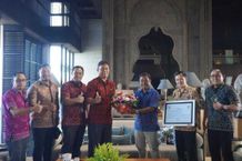 Dukung Penggunaan Energi Hijau Pada KTT G20, PLN Serahkan Sertifikat Energi Terbarukan untuk Hotel Apurva Kempinski Bali Kempinski