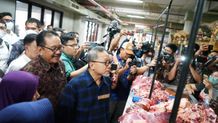 Wagub Cok Ace Dampingi Kunjungan Menteri Perdagangan RI ke Pasar Badung Pasar Badung