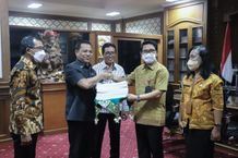 Sekda Badung Serahkan RAPBD Ke DPRD Badung, Dewan Apresiasi Ketepatan Waktu Penyerahan RAPBD sekda badung