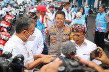 Kapolda Bali Hadiri Parade Konversi Sepeda Motor BBM Ke Listrik Parade Motor BBM Listrik