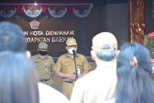 Sekda Alit Wiradhana Pimpin Apel Disiplin di Kantor Bappenda Denpasar Denpasar