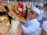 Jaya Negara Ngeratep Petapakan Ida Bhatara di Pura Dalem Kahyangan Desa, Desa Adat Pohgading Jaya Negara