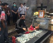 Serangkaian HUT KE-64, FIB Unud Berziarah ke Makam Dr. Goris fib unud