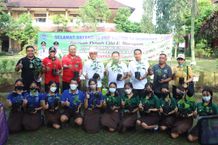 Tekan Laju Inflasi, Wali Kota Jaya Negara Tanam Bibit Cabai Bersama Seluruh Siswa SD dan SMP Negeri di Denpasar Denpasar