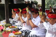 Nunas Kerahayuan, Bupati Tabanan Serta Jajaran Laksanakan Sembahyang Purnama di Pura Batukaru Bupati Tabanan