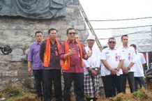 Pastikan Berada di Lokasi Lebih Layak, Bupati Tabanan Tinjau Pengerjaan Relokasi Patung Bung Karno Patug Bung Karno