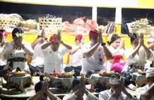 Laksanakan Persembahyangan di Beberapa Pura, Bupati Tabanan Doakan Kerahayuan Jagat Kerahayuan Jagat