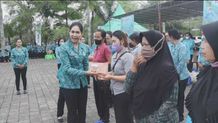 Tim Penggerak PKK Jembrana Gotong Royong Berbelanja dan Berbagi Melalui Pasar Rakyat Pasar Rakyat