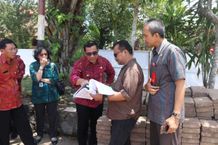 Tinjau Restorasi Taman Bung Karno, Bupati Tabanan Pastikan Pengerjaan Taman yang Berkualitas Bung Karno