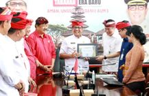Utamakan Kesehatan Masyarakat, Pemkab Tabanan Sabet Penghargaan Universal Health Coverage Universal Health Coverage