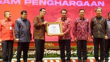 Pemkab Buleleng Terima Penghargaan Anubhawa Sasana Desa Anubhawa Sasana Desa