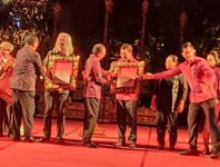 Darma Putra Raih Anugerah “Bali Jani Nugraha” untuk Pengkajian Sastra Bali Modern Darma Putra