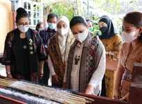 Endang Budi Karya Sumadi Dukung Tenun Tradisional Bali Tak Dijiplak Pihak Lain Endang Budi Karya Sumadi