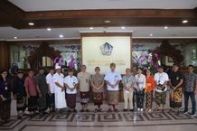 Sekda Adi Arnawa Terima CSR Pengusaha dan Bank CSR Badung