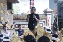 Bupati Giri Prasta Hadiri Karya Atma Wedana Mepandes lan Mepetik Desa Adat Getasan Bupati Giri Prasta