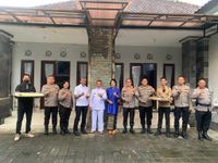 Momentum HUT Ke-77 TNI, Kapolresta Sambangi Kediaman Danlanal Denpasar HUT Ke-77 TNI