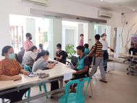 Peringati 20 Tahun Bom Bali, Puskesmas 2 Denpasar Timur Gandeng ALC Gelar Vaksinasi Warga Vaksinasi