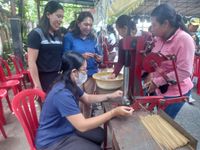 Kelurahan Dangin Puri Pasilitasi PKK Pelatihan Buat Dupa Buat Dupa