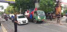 Cuaca Ekstrem, DLHK Denpasar Intensifkan Perompesan Antisipasi Pohon Tumbang Petugas DLHK Kota Denpasar