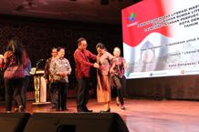 Sagung Antari Jaya Negara Dikukuhkan Sebagai Bunda Literasi, Kepala Perpusnas RI Apresiasi Budaya Literasi Kota Denpasar Sagung Antari Jaya Negara