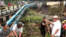 Pasca Banjir Bandang, Bupati Fokus Bersihkan Sisa Material dan Penuhi Logistik Warga Pengungsian Jembrana