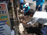 Pasca Hujan, Tim Penggelontoran Dinas PUPR Kota Denpasar Lakukan Respon Cepat Normalisasi Saluran Air Denpasar