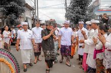 Bupati Giri Prasta Hadiri Karya Pitra Yadnya, Ngasti Wedana Banjar Pemijian Carangsari Petang Bupati Badung