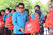 TP PKK Provinsi Bali Adakan Kegiatan Pasar Rakyat ‘Berbelanja dan Berbagi’ di Kabupaten Karangasem TP PKK Provinsi Bali