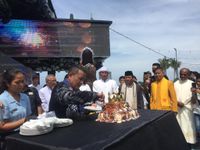 Hotman Paris Rayakan HUT Ke-63 di Atlas Beach Club, Undang Ratusan Anak Panti Asuhan Hotman Paris