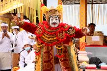 Karya Tawur Agung Nilapati Pura Batur Puncak Sari Banjar Pengukuh Desa Peguyangan Kangin, Wali Kota Jaya Negara Ngayah Nopeng ngayah topeng