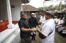 Implementasikan Program Badung Angelus Buana, Bupati Giri Prasta Serahkan Hibah Rp4,3 Miliar di Bangli Penyerahan Hibah