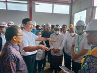 Wali Kota Jaya Negara Dampingi Menko Marves Luhut Binsar Pandjaitan Tinjau Proyek TPST Kertalangu TPS