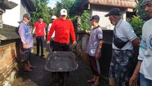 Turba, Ketua DPRD Tabanan Ikut Pembetonan Jalan Banjar di Desa Timpag Desa Timpag