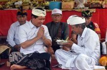 Bupati Suwirta Hadiri Pengukuhan Awig-awig Desa Adat Penasan Desa Tihingan Desa Tihingan