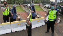 Bawa Senpi di Depan Istana Negara, Perempuan Bercadar Ditangkap Polisi istana