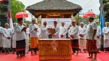 AA Ketut Oka Adnyana Kembali Dikukuhkan Jadi Bendesa Adat Panjer Bendesa Adat Panjer