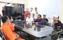 Bupati Sanjaya Respon Cepat Jenguk Anak Korban Kekerasan, Semua Pihak Stop Kekerasan Pada Anak Stop Kekerasan Pada Anak