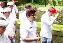 Purnama Sasih Kapat, Bupati Tabanan dan Jajaran Sembahyang Bersama di Pura Batukau Pura Batukau