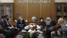 Rektor UGM Terima Kunjungan Duta Besar Korea Selatan Untuk ASEAN di Ruang Rektor UGM UGM