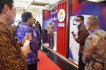 Presiden Jokowi Tinjau Kemudahan Tukar Baterai Motor Listrik, Dirut: Pakai PLN Mobile Cukup 1 Menit Presiden Jokowi