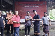 Bupati Giri Prasta Buka Lomba Mancing Air Deras di Tukad Pura Sempua Desa Adat Dalung Bupati Giri Prasta