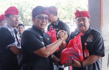 Bupati Sanjaya Salurkan Bantuan 550 Paket Sembako dari PT. Tower Bersama Group Sembako