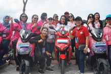 Ayu Kristi Arya Wibawa Ikuti Touring EV dan Talkshow ‘Langit Biru nan Ayu’ touring EV