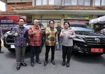 Dukung Kelancaran Presidensi KTT G20, Bupati Giri Prasta Serahkan Kendaraan Operasional Kepada Aparat Keamanan kendaraan operasional