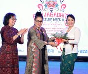 Ketua Dekranasda Provinsi Bali Buka Lomba Rangkai Bunga Kasna lomba bunga kasna