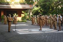 Sekda Alit Wiradana Pimpin Apel Disiplin di Kantor Wali Kota Denpasar, Ingatkan Kepada Seluruh ASN dan Masyarakat Tetap Lakukan Protokol Kesehatan Sekda Alit Wiradana