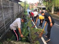 Cegah Banjir dan Kumuh, Kelurahan Peguyangan Lakukan Aksi Jumat Bersih Jumat Bersih